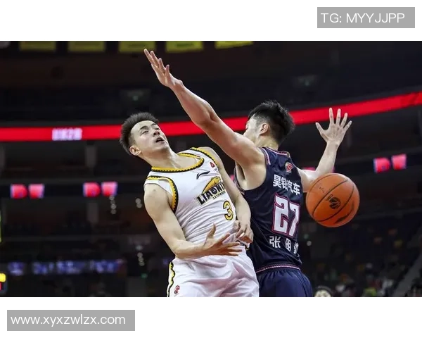 CBA常规赛精彩对决广东队迎战新疆队全力争胜